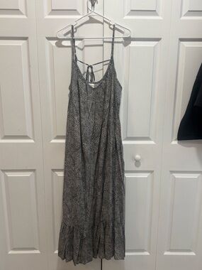 Ava & Viv: Black & Cream Printed Maxi Dress with Tassel Tie Back w/ pockets!